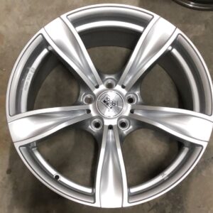 mm033 19" × 8.5J · 5x120 · ET33 · Silver