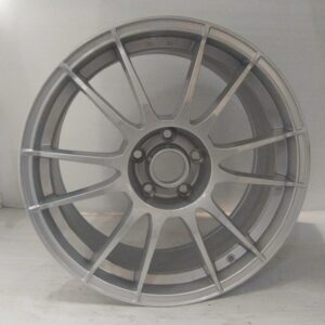 C015 18" × 8J · 5x114.3 · ET40 · Silver
