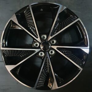 810 18" × 8J · 5x112 · ET40 · Black Machined Face