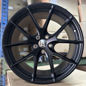 696 19" × 9.5J · 5x114.3 · ET35 · Black M