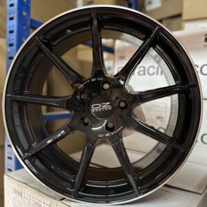VELOCE GT 18" × 8J · 5x114.3 · ET45 · Gloss Black