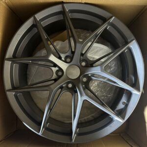 F065 19" × 9.5J · 5x112 / 5x114.3 · ET38 · DMGM